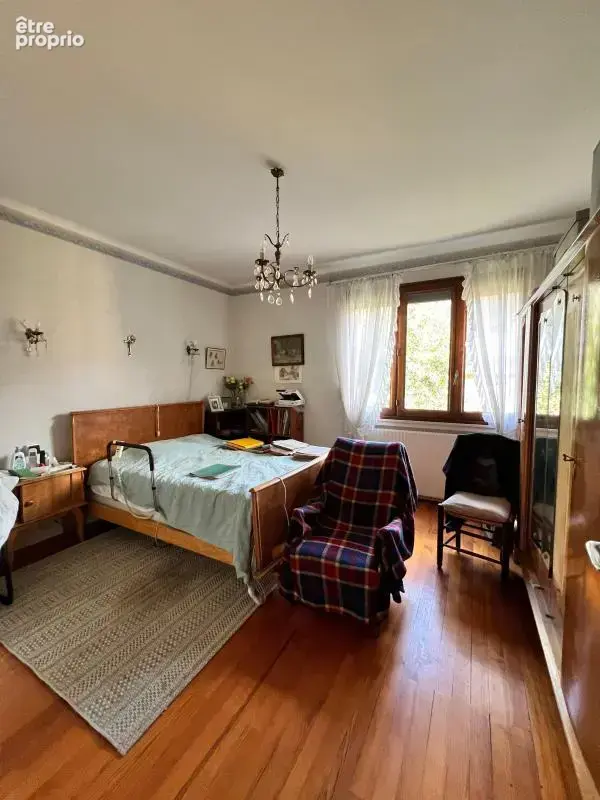 Maison familiale 9 pièces sur une parcelle de terrain de 805 m2 - photo 11