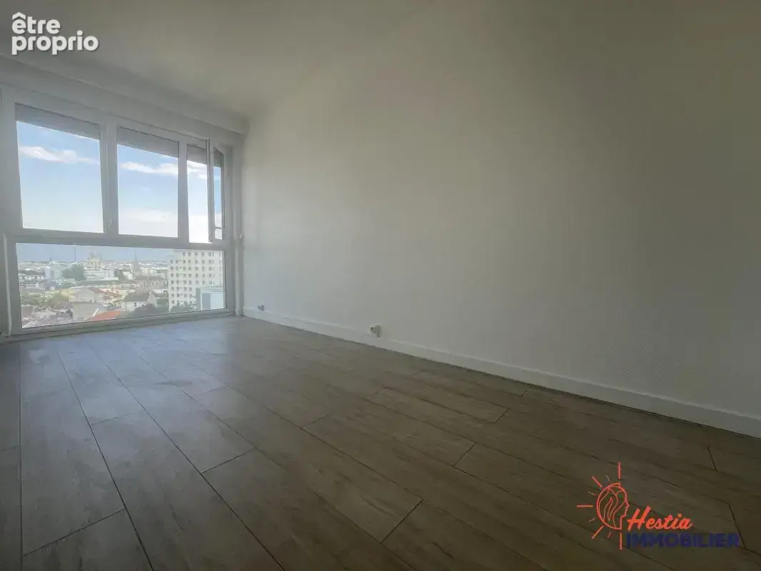 Appartement à vendre - 5 pièces - Dernier étage avec asce - photo 7