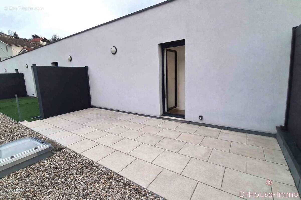 Appartement 107 m² à Unieux  - photo 8