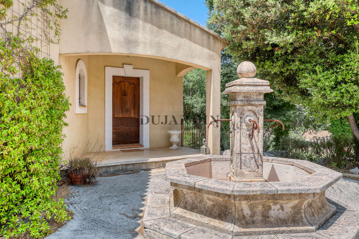 Maison à BORMES-LES-MIMOSAS