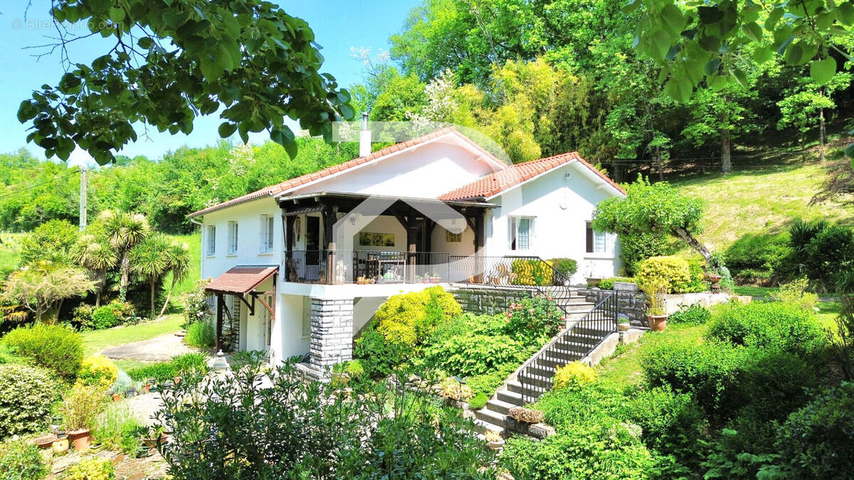 Maison à LAHOURCADE