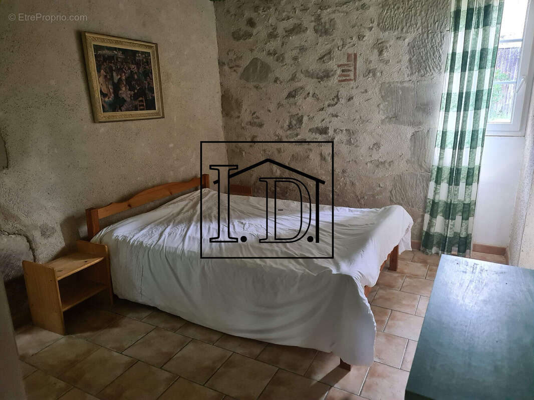 CHAMBRE MAISON Rdc - Maison à SAINT-COLOMB-DE-LAUZUN