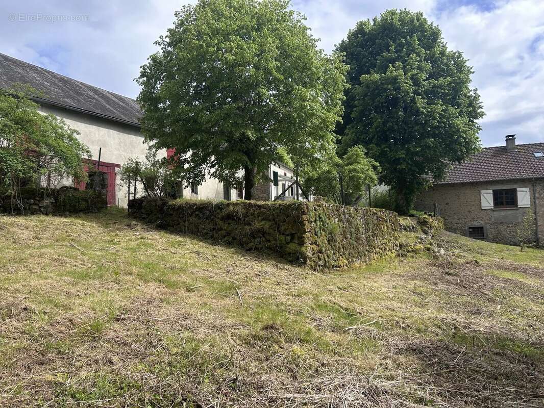 Maison à MONTSAUCHE-LES-SETTONS
