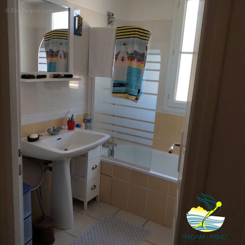 Appartement 70 m² à Nay  - photo 5