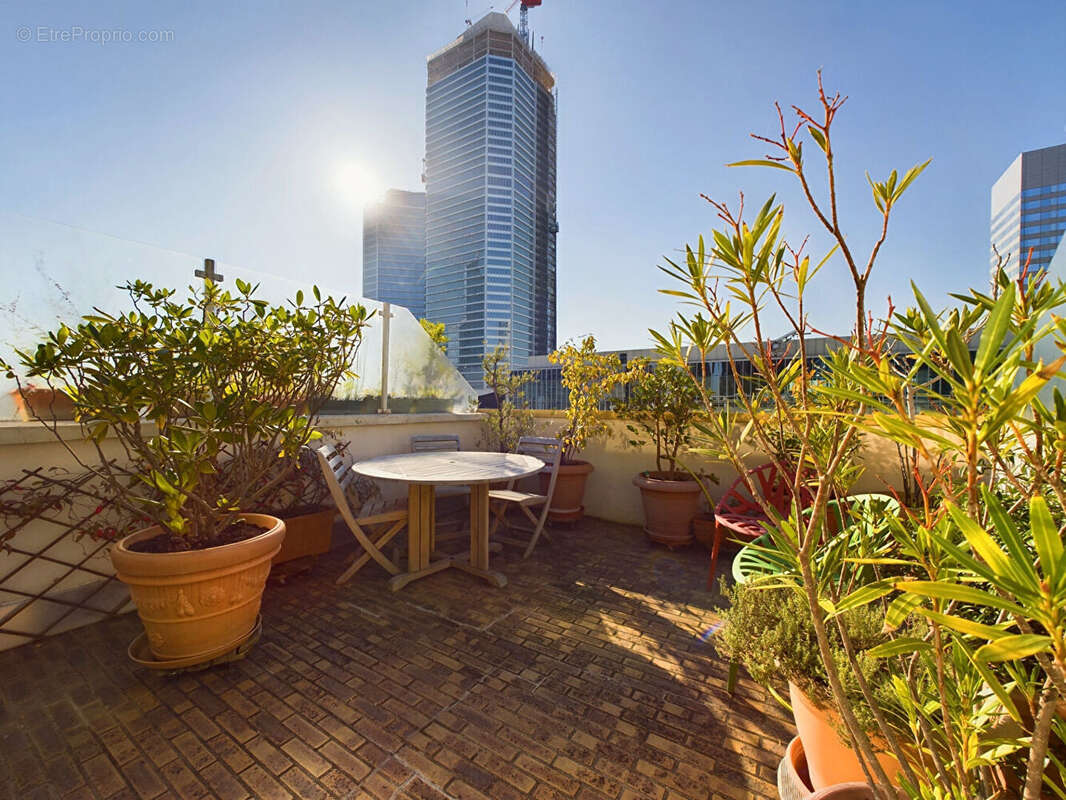 Appartement à COURBEVOIE