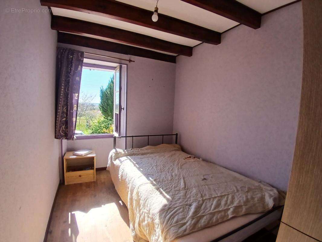 Maison à MONTMOREAU-SAINT-CYBARD