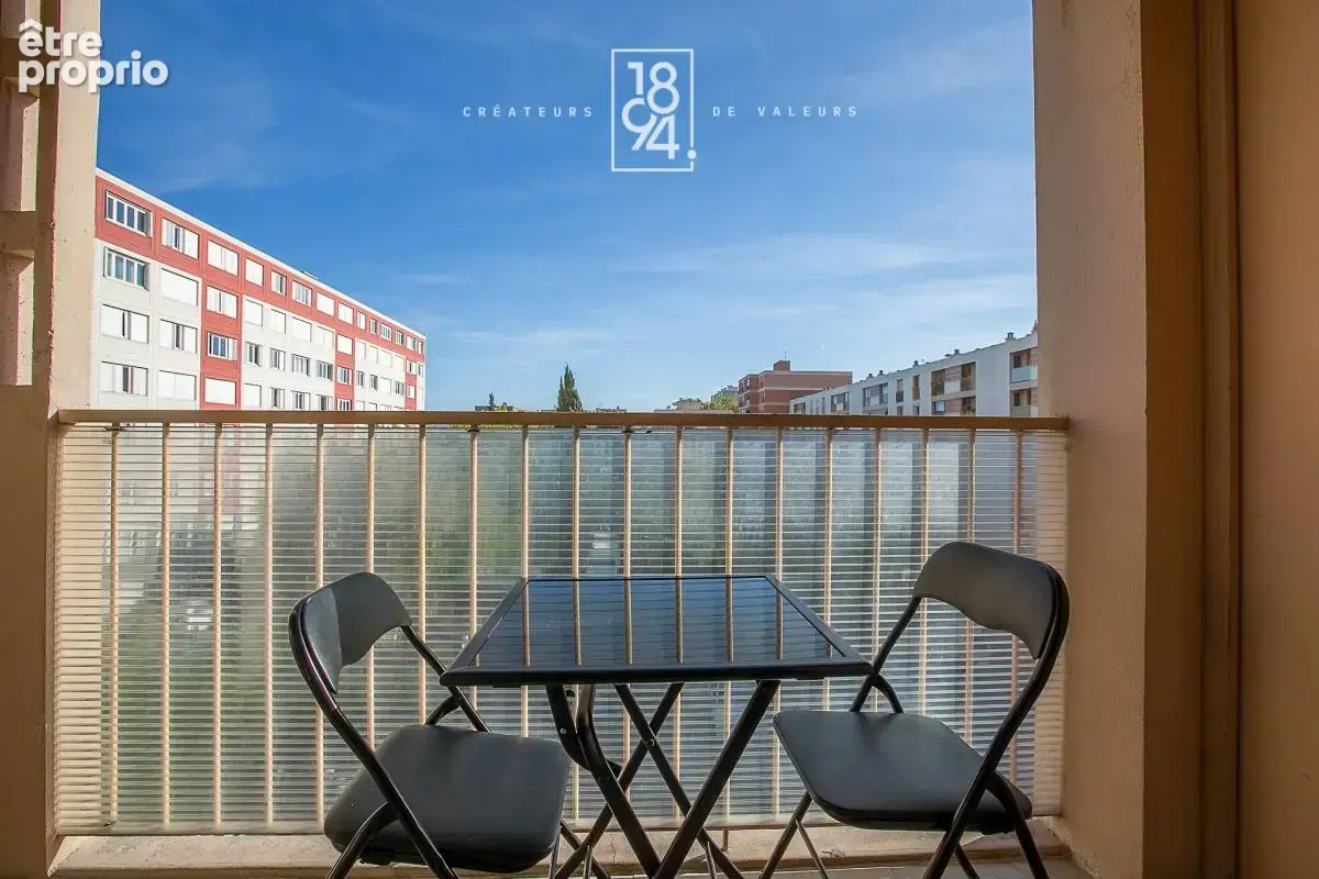 Traversant de type 4 en etage avec parking ,balcon et cave - photo 3