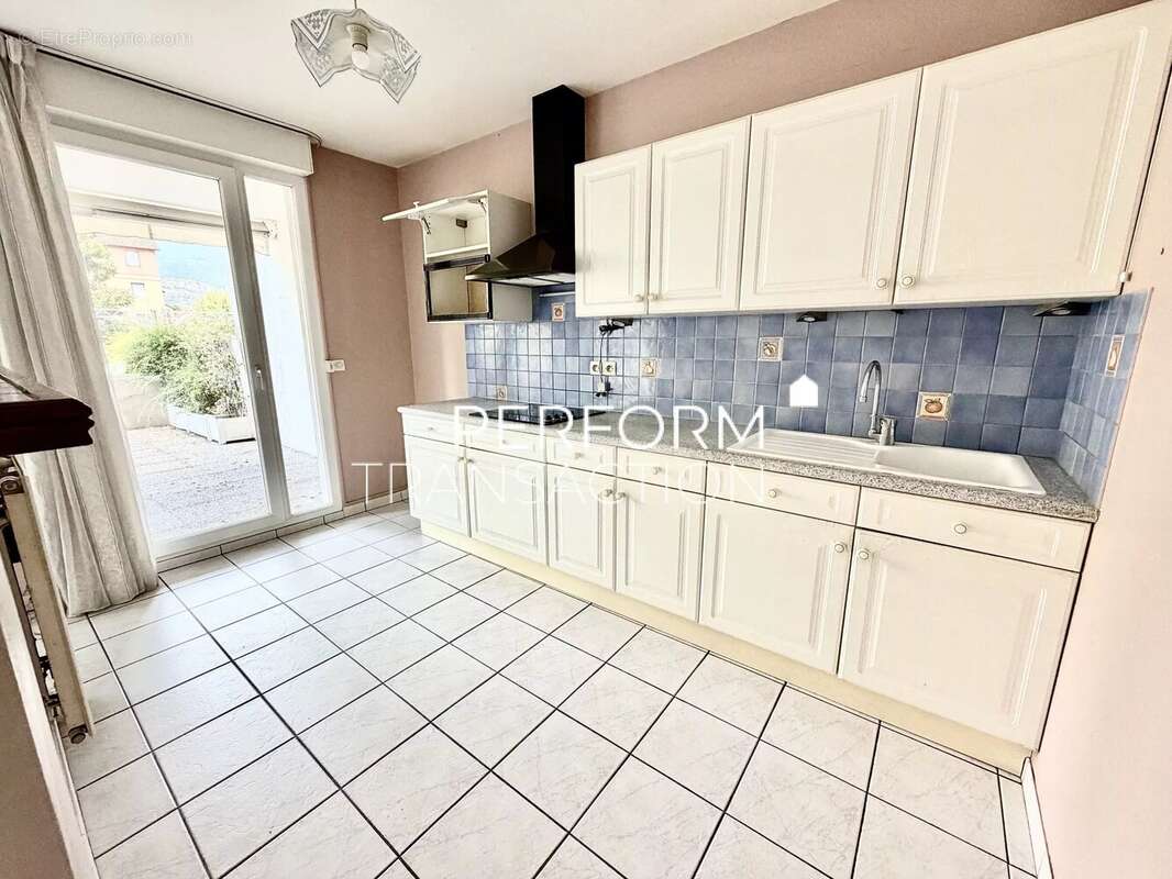 Exclusivite echirolles 2 pieces avec garage , cave et terrasse de 40 m² - photo 3