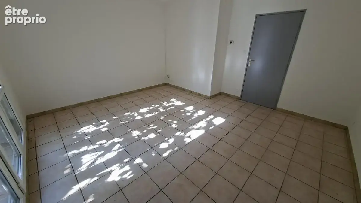 Charmante maison T3 avec jardin arboré et garage à Carpentras - photo 2