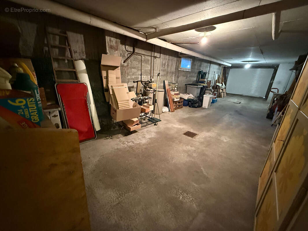 À vendre - Cranves-Sales - Maison d'architecte de 225 m² habitables sur 1 364 m² de terrain - photo 15