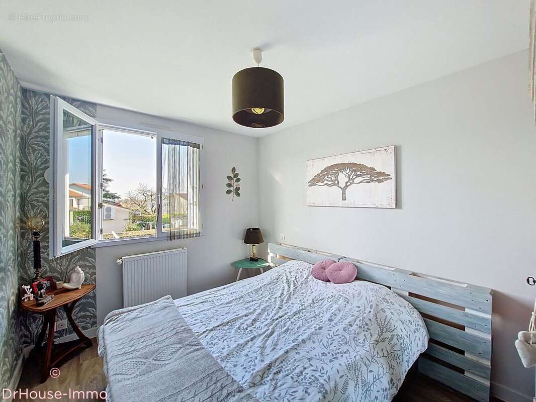 Maison 150 m² à Chauray  - photo 16