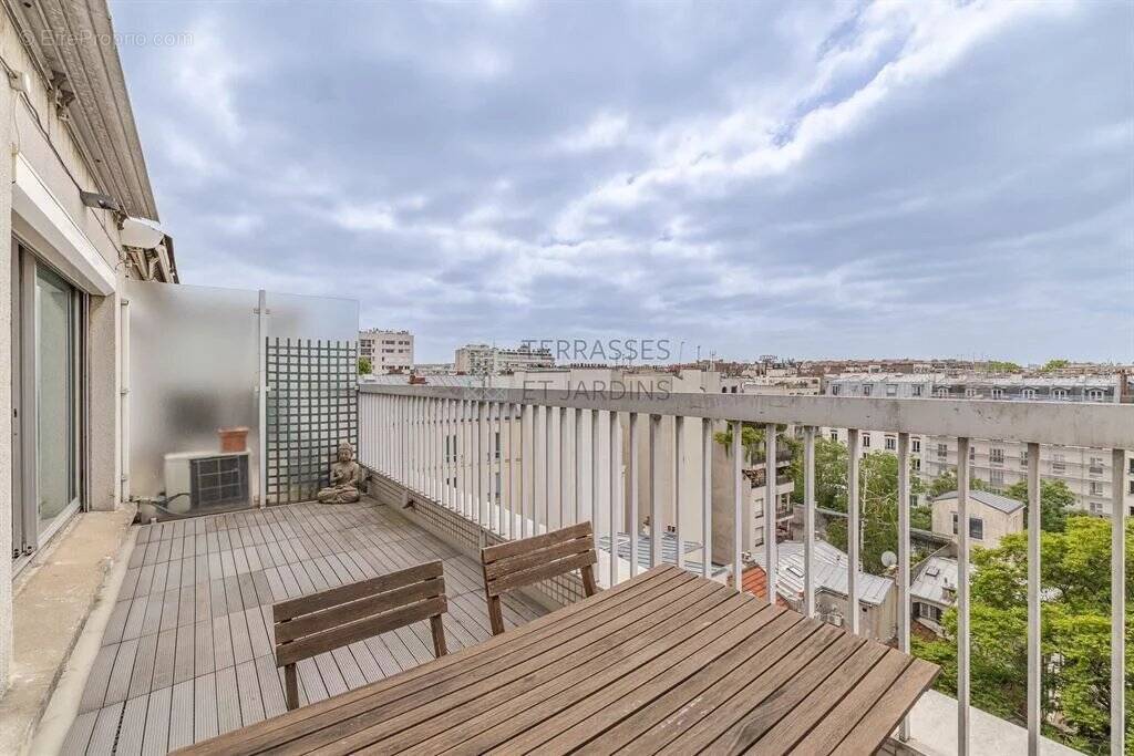 Appartement à PARIS-14E