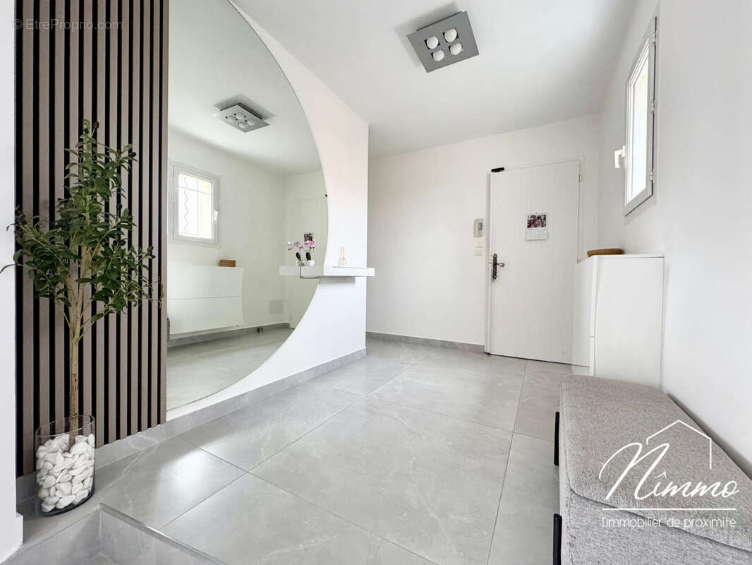 Nimes vacquerolles villa contemporaine de plain pied 140 m2 avec piscine pool house jardin de 593 m2 garages - photo 4