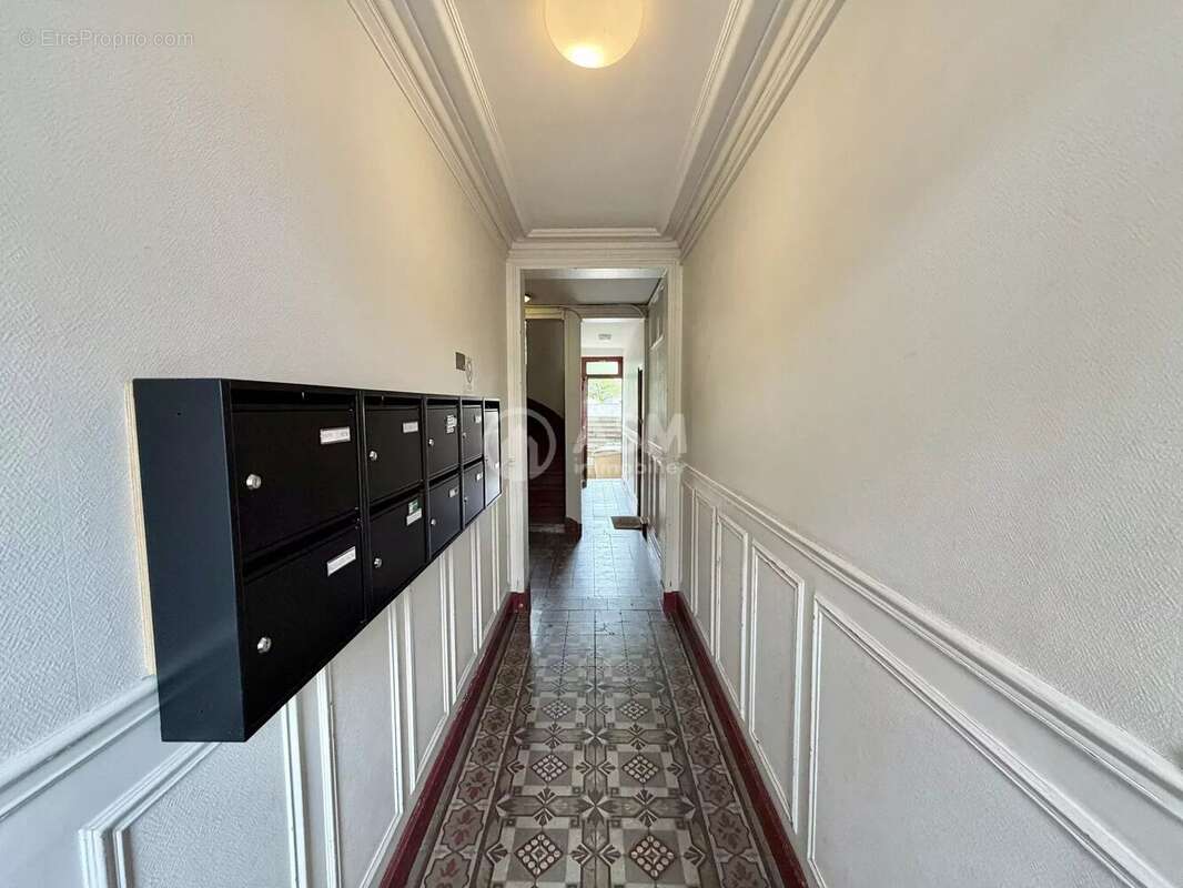 Appartement à COURBEVOIE