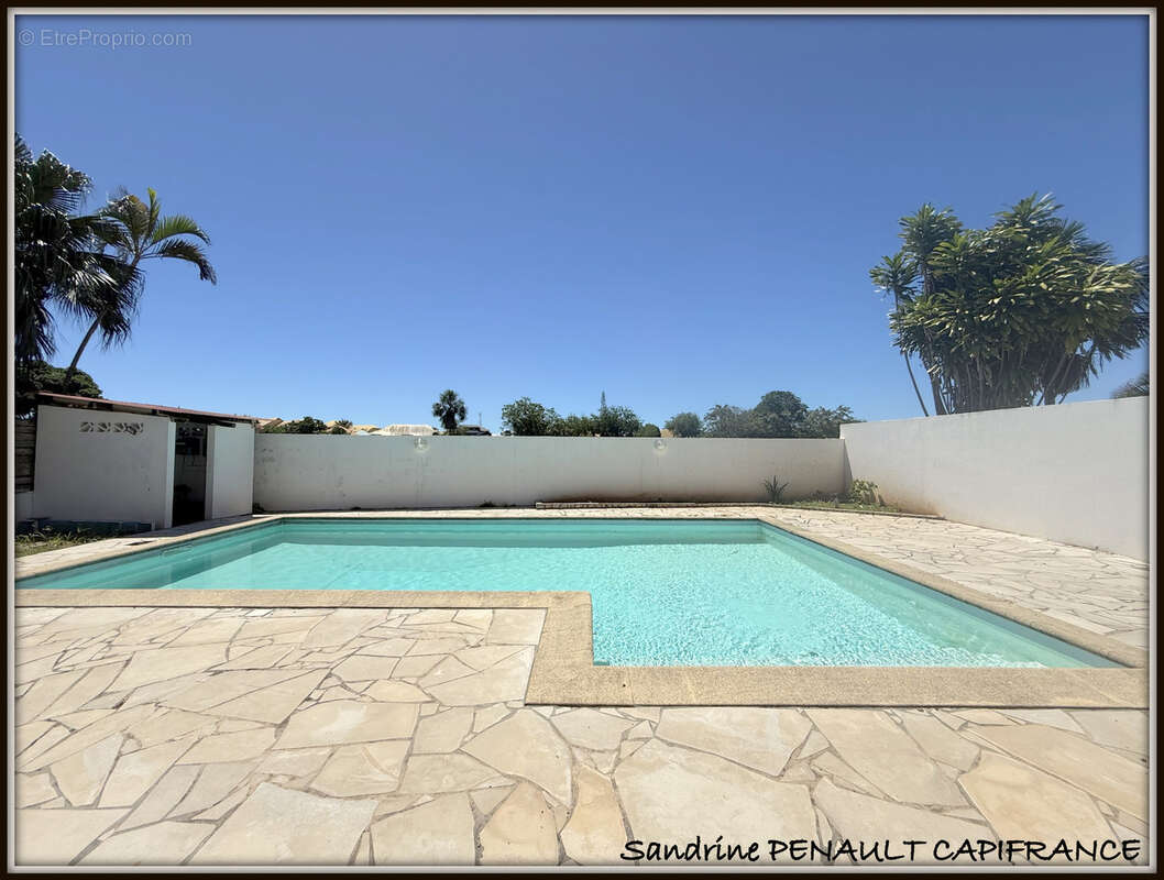 A vendre a kourou (97310) une charmante villa t6 de 120 m² - terrain de 466 m² - au prix de 390 000 € - photo 3