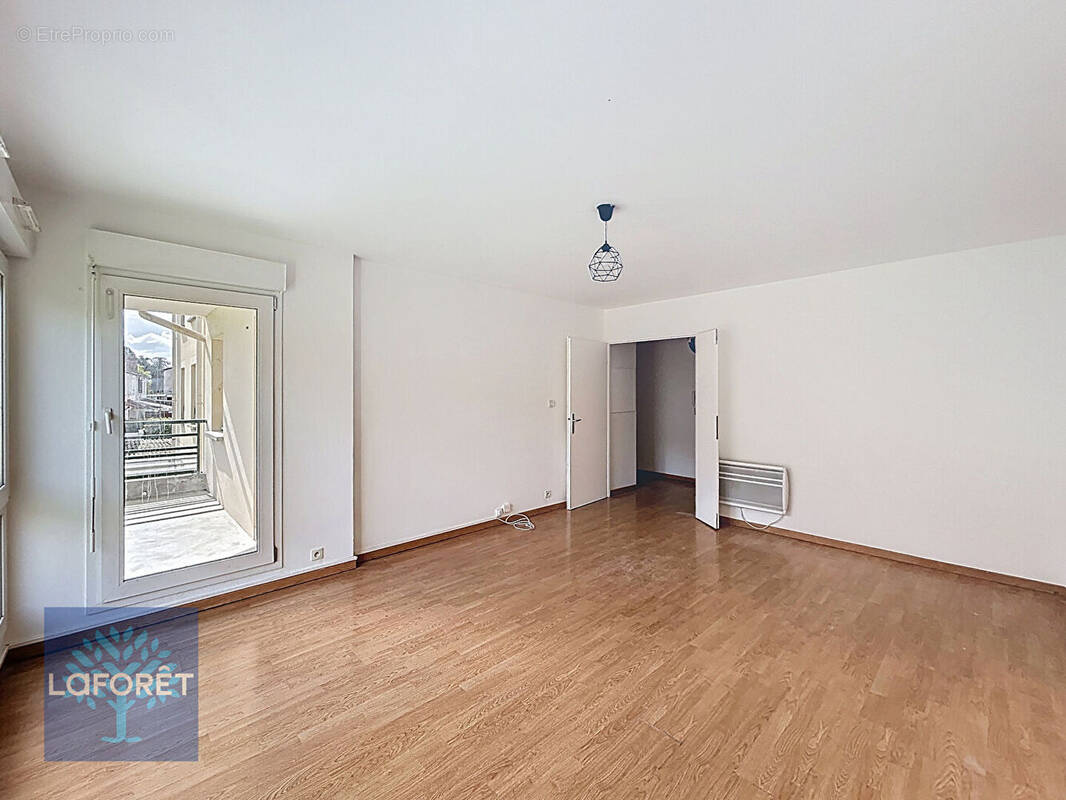Appartement à CORBEIL-ESSONNES