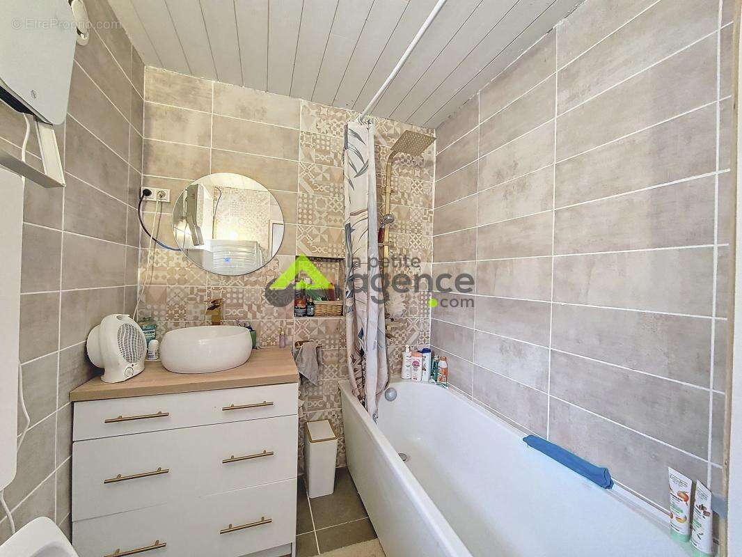 Maison à LA CHAPELLE-TAILLEFERT