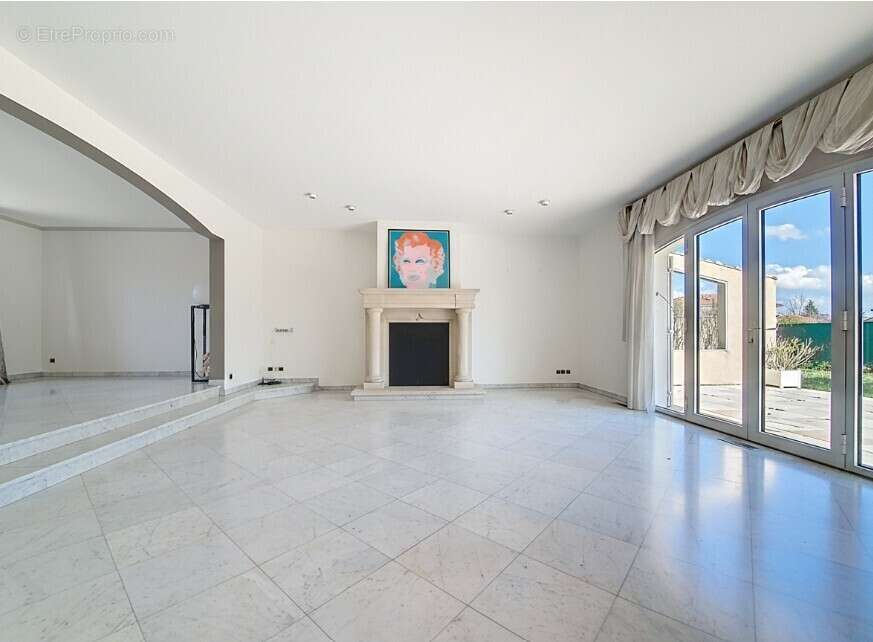 Maison - 4 Chambres - Bureau - Buanderie - Cave à vins - Garage - Piscine - Grande Cour - - photo 11