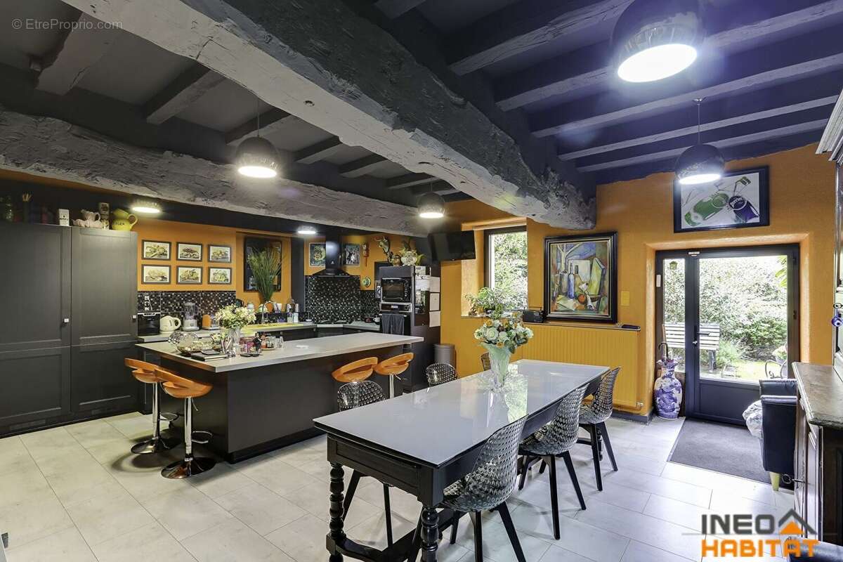 Maison à NOYAL-CHATILLON-SUR-SEICHE