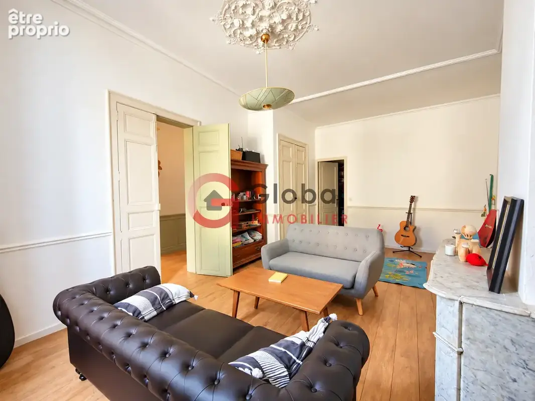 Maison bourgeoise de 182 m2 avec cour et place de parking - photo 4