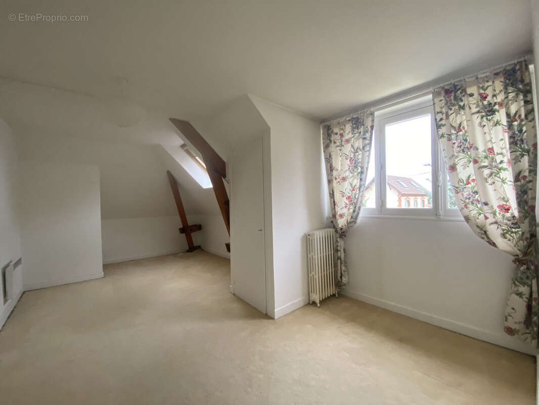 Maison à SAINT-JULIEN-LES-VILLAS