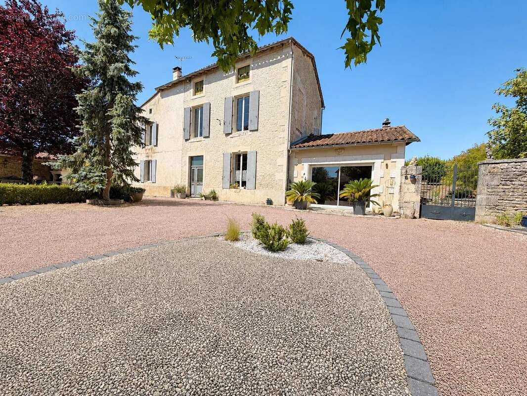 Maison à VERTEUIL-SUR-CHARENTE