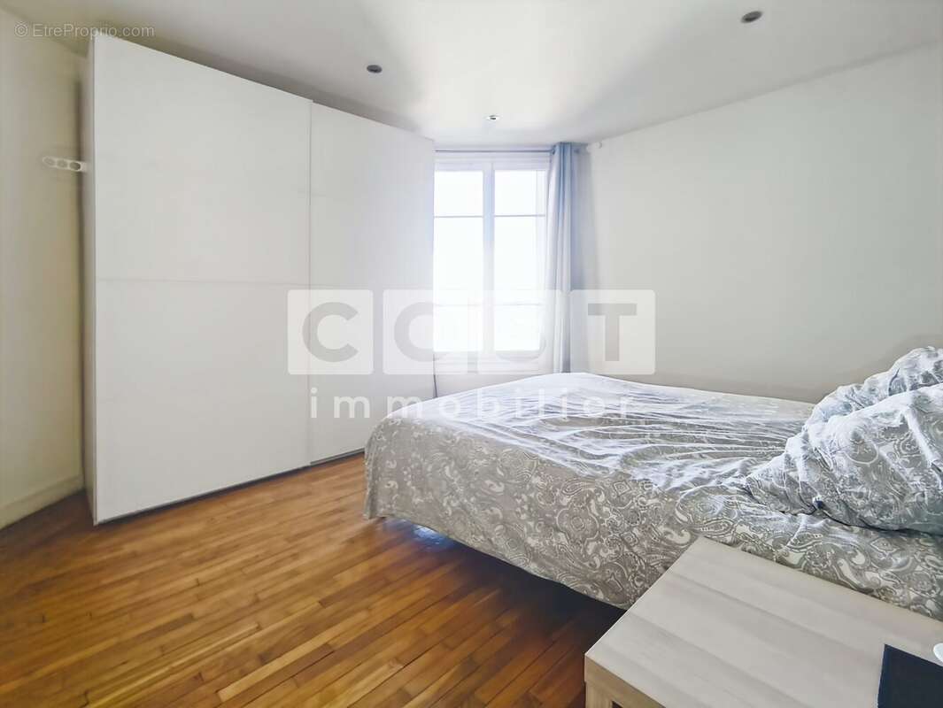 Appartement à COURBEVOIE