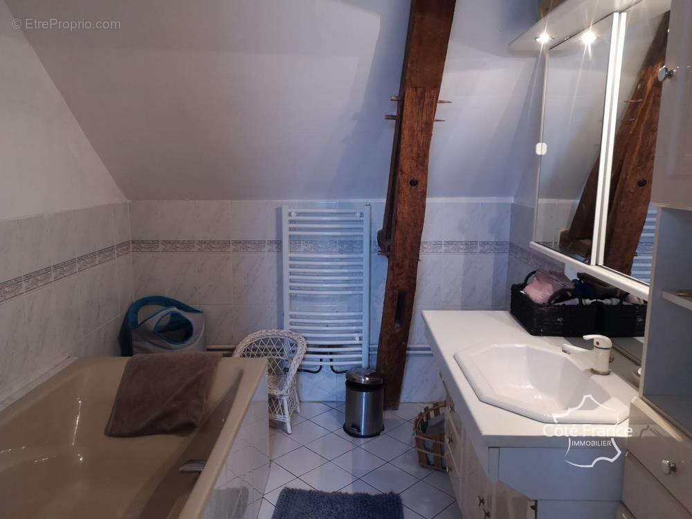 Maison à LA NEUVILLE-LES-DORENGT