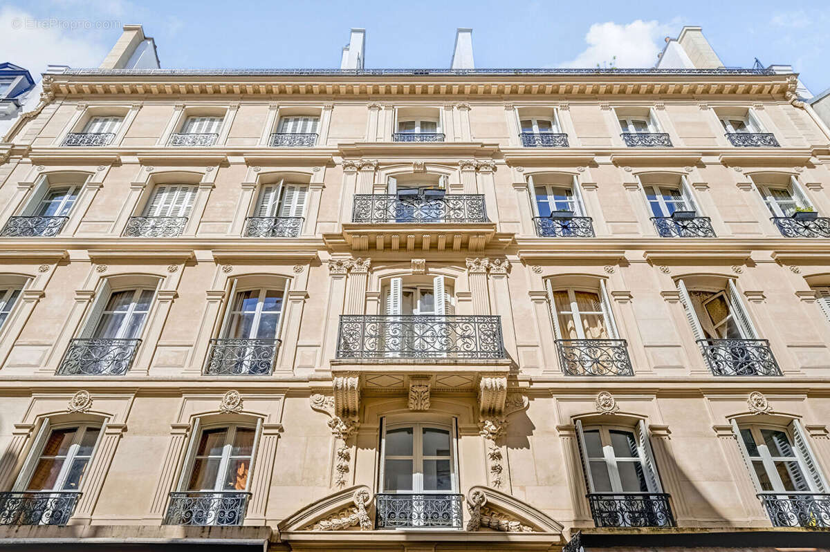 Appartement à PARIS-8E