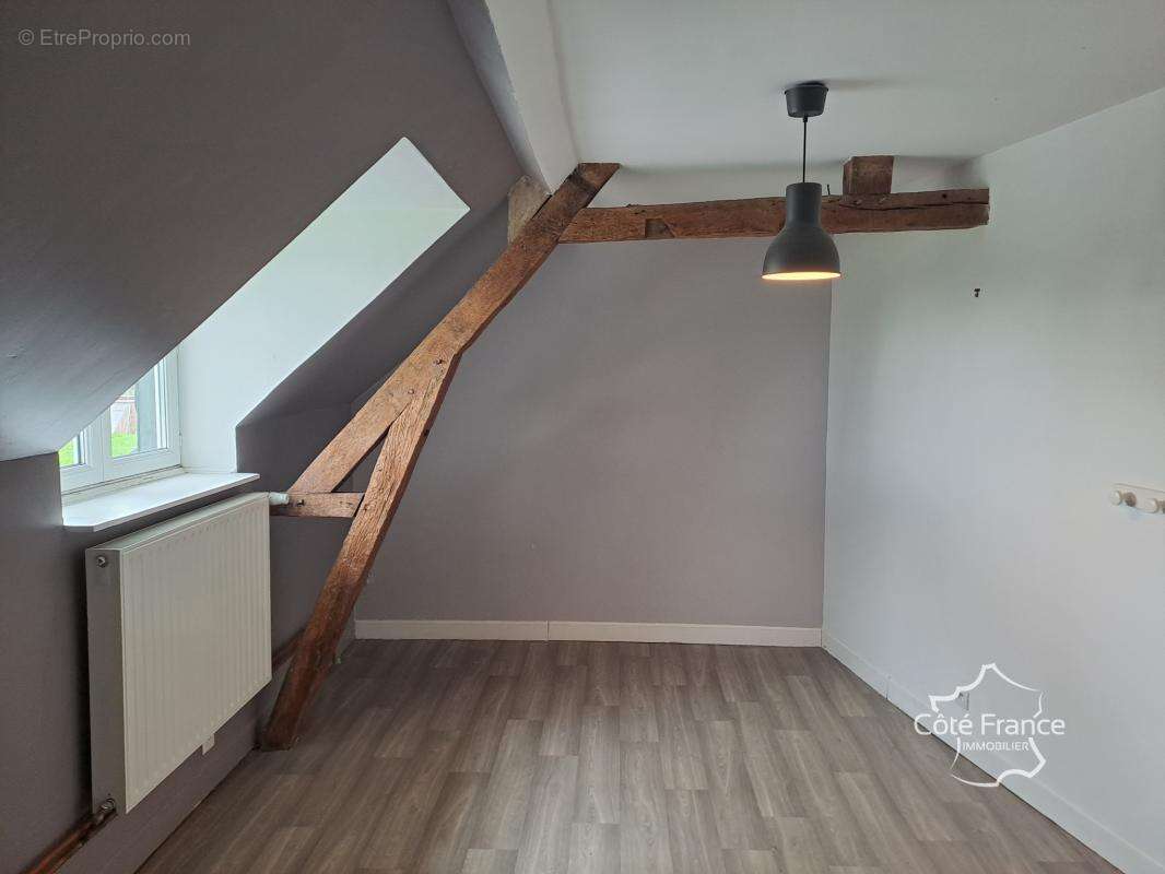Maison à LA NEUVILLE-LES-DORENGT