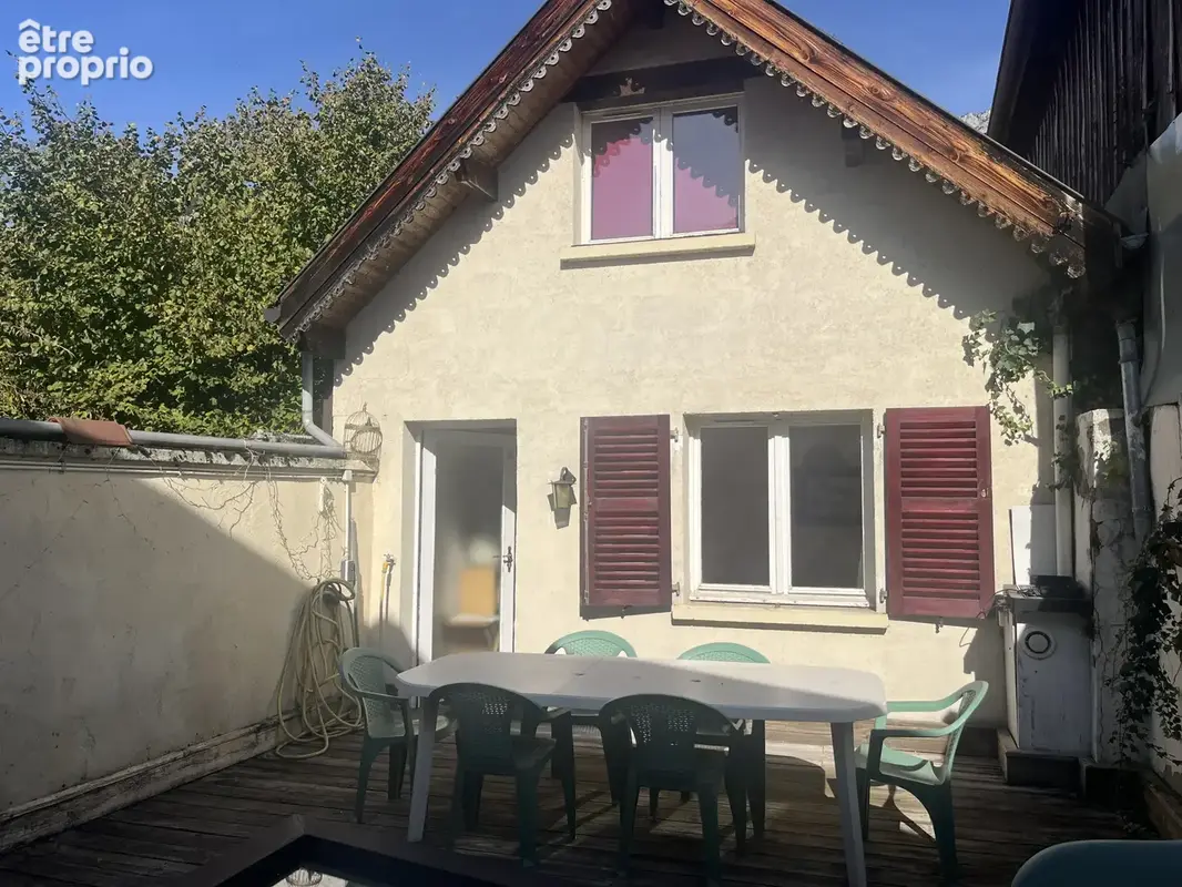 Appartement à MONTMIN