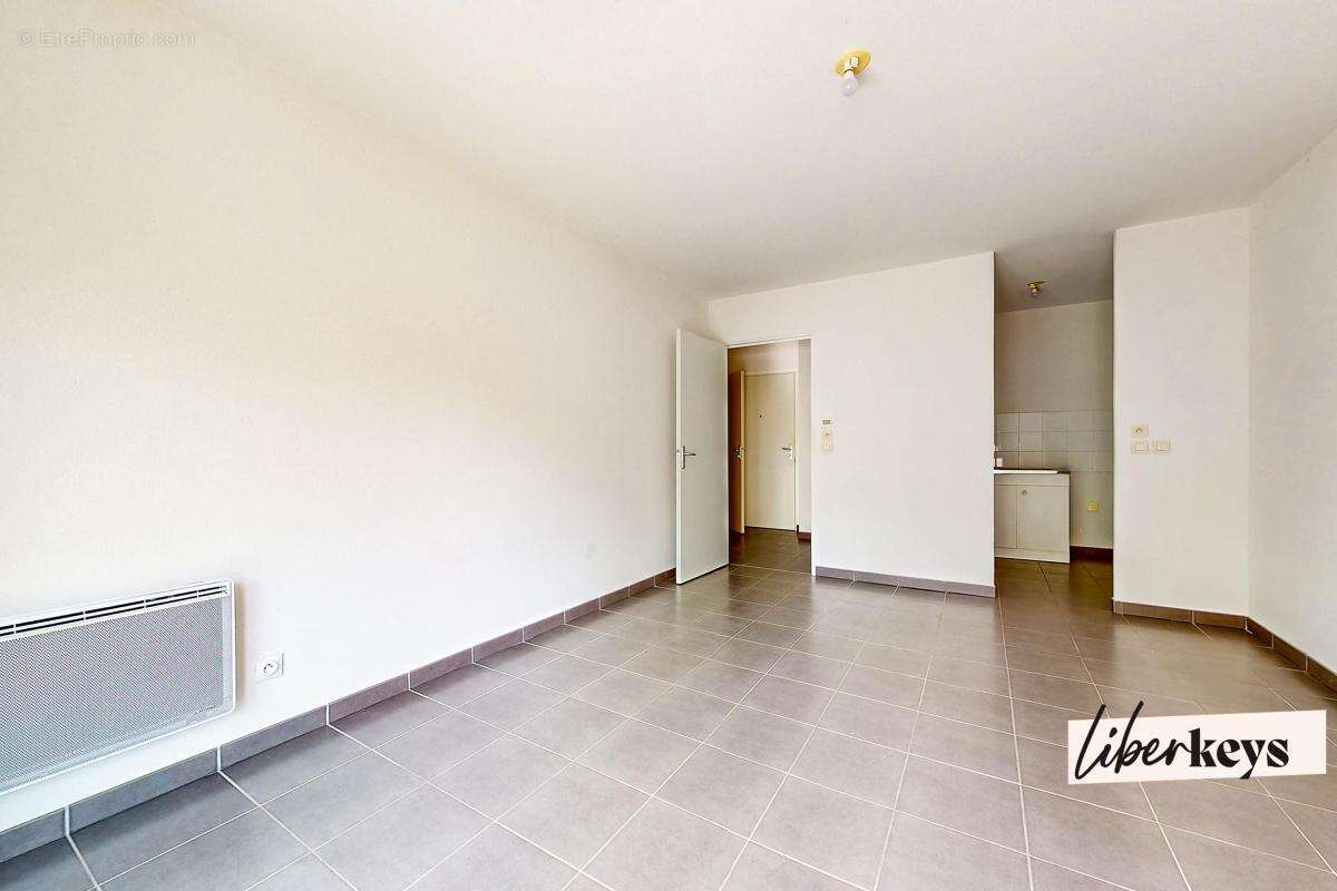 Francheville Bel Air limite Craponne : T2 de 41 m² avec terrasse de 9 m² - Résidence récente - photo 4