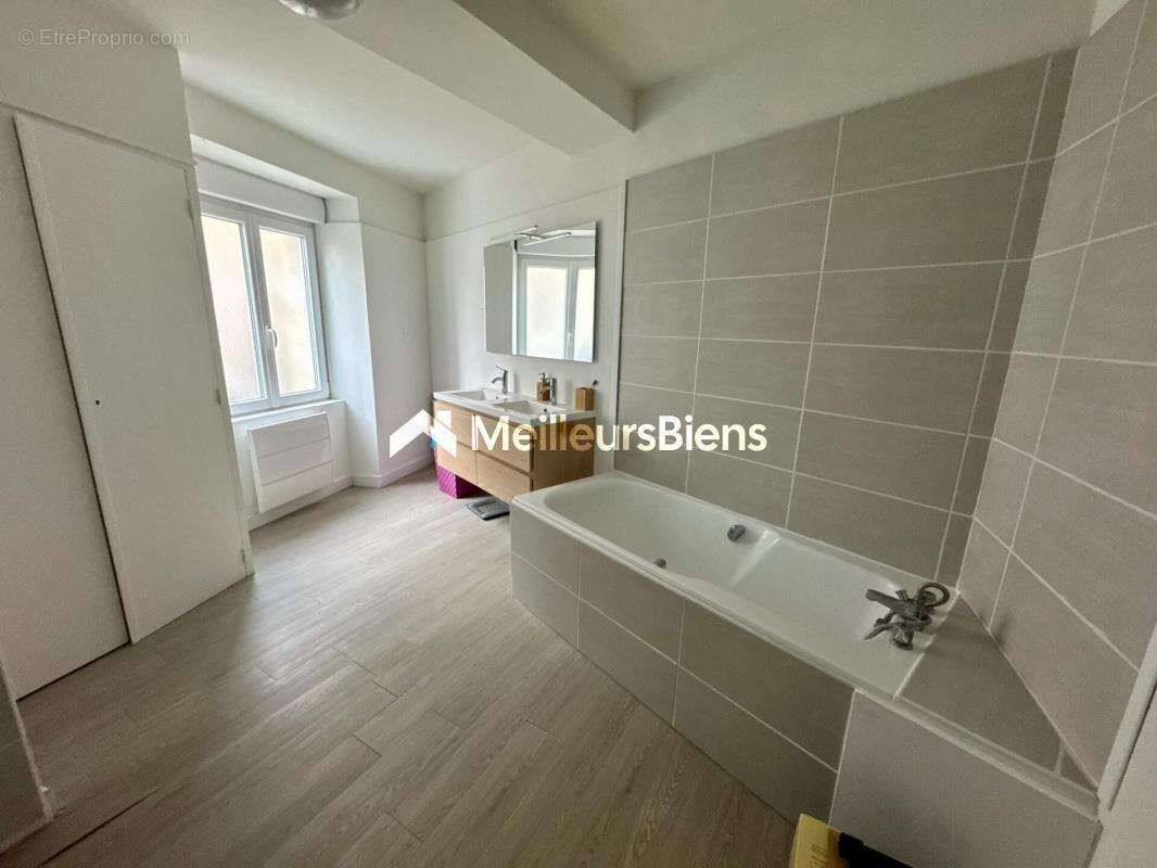 Maison à COSSE-LE-VIVIEN