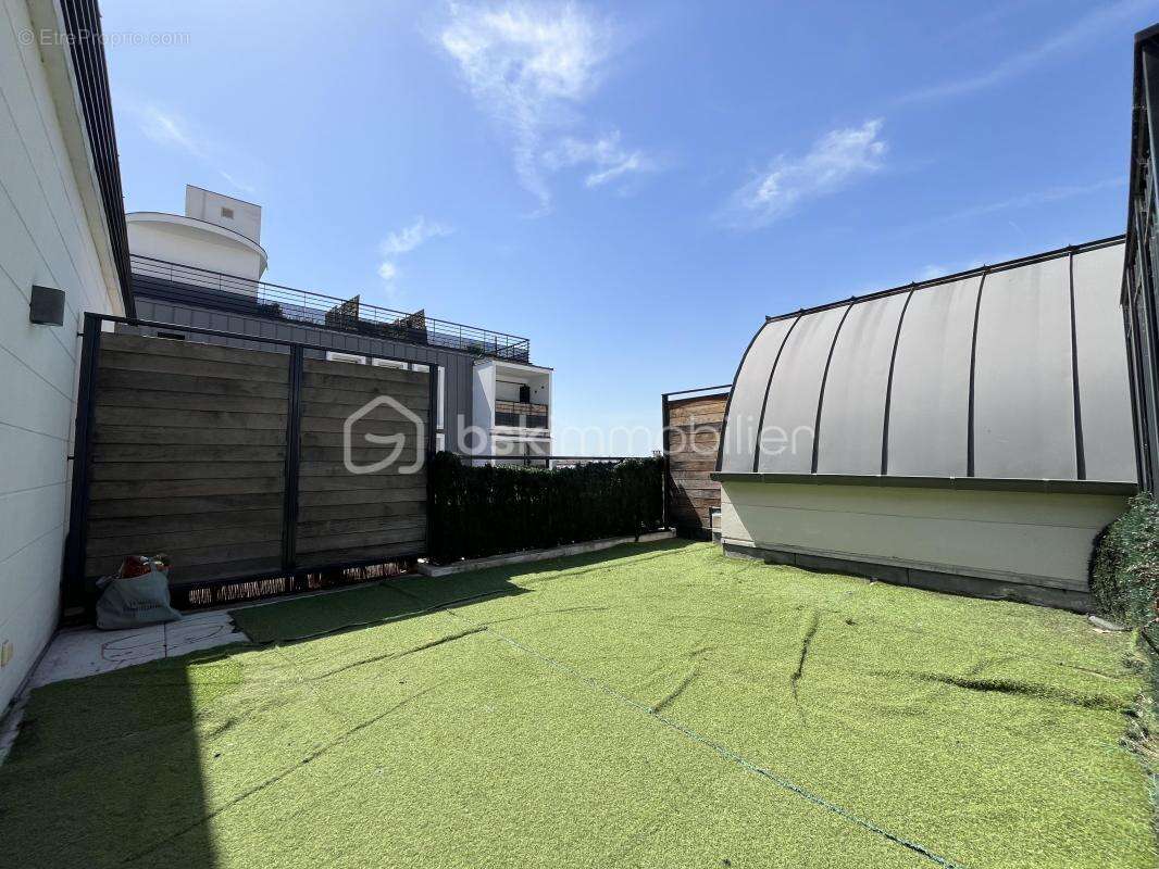 Appartement T4 80m2 avec terrasse 39m2, cave et parking ! - photo 3
