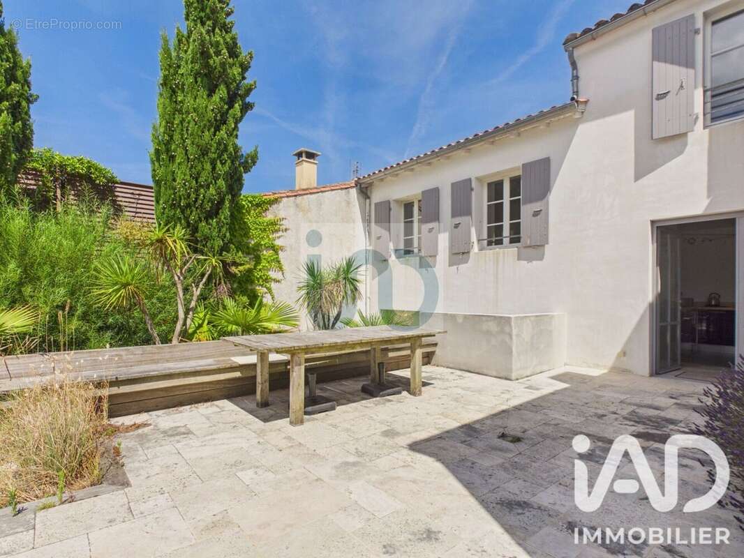 Maison 206 m² à La Flotte  - photo 3