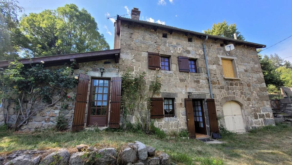 Maison à SAINT-JULIEN-BOUTIERES