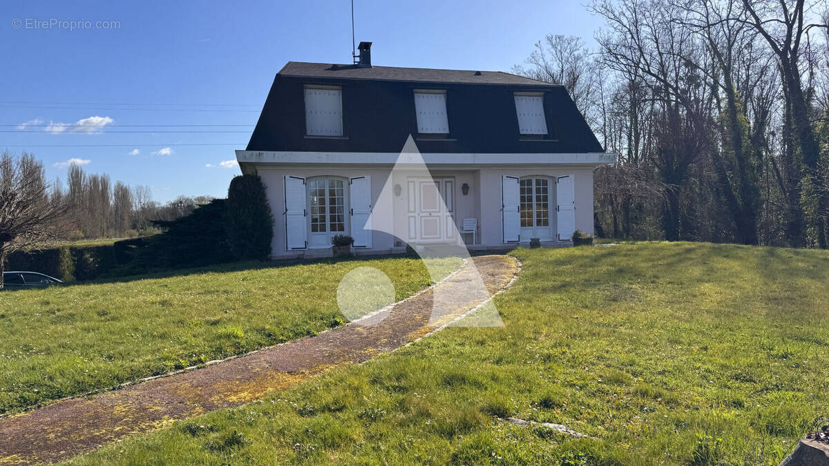 Maison à OLLAINVILLE