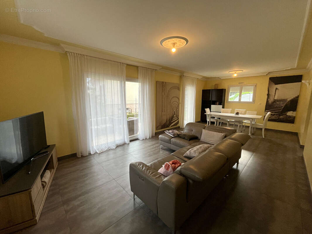 Maison à CHALLES-LES-EAUX