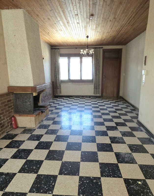 Maison à AULNOYE-AYMERIES