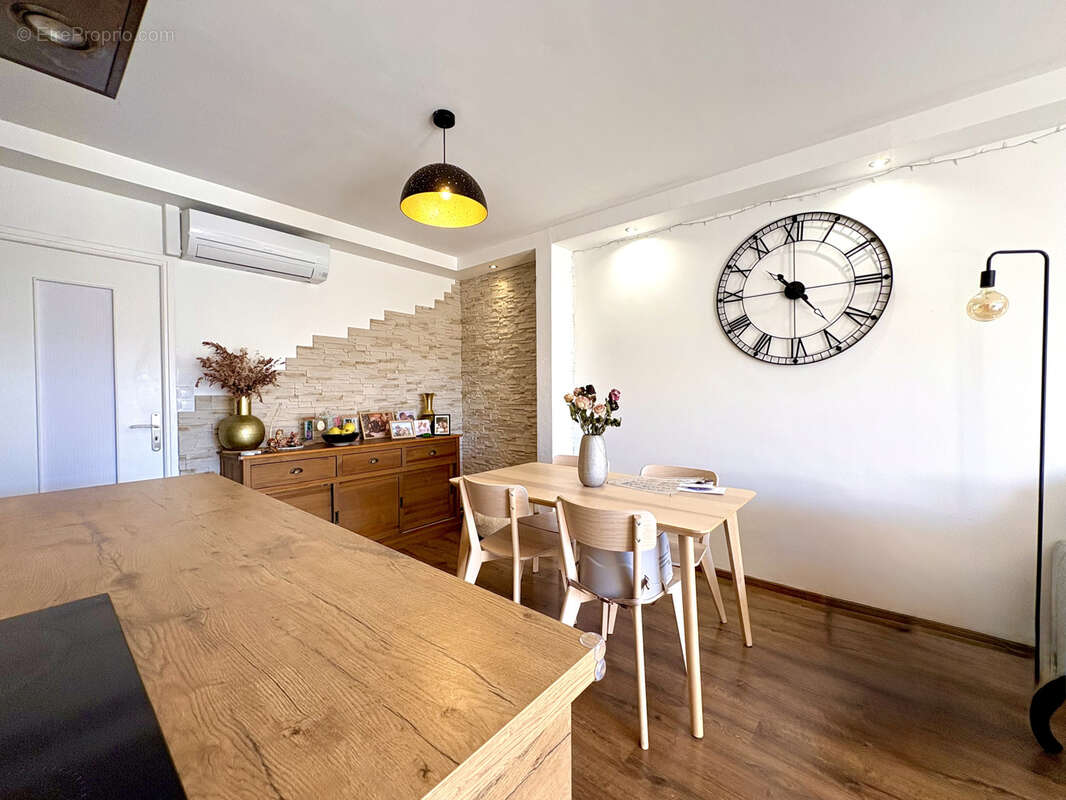 Appartement à SAINT-LAURENT-DU-VAR