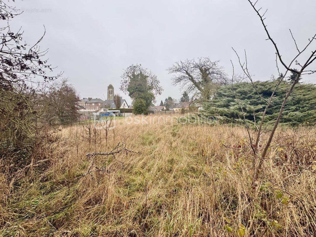 Terrain à MAIGNELAY-MONTIGNY