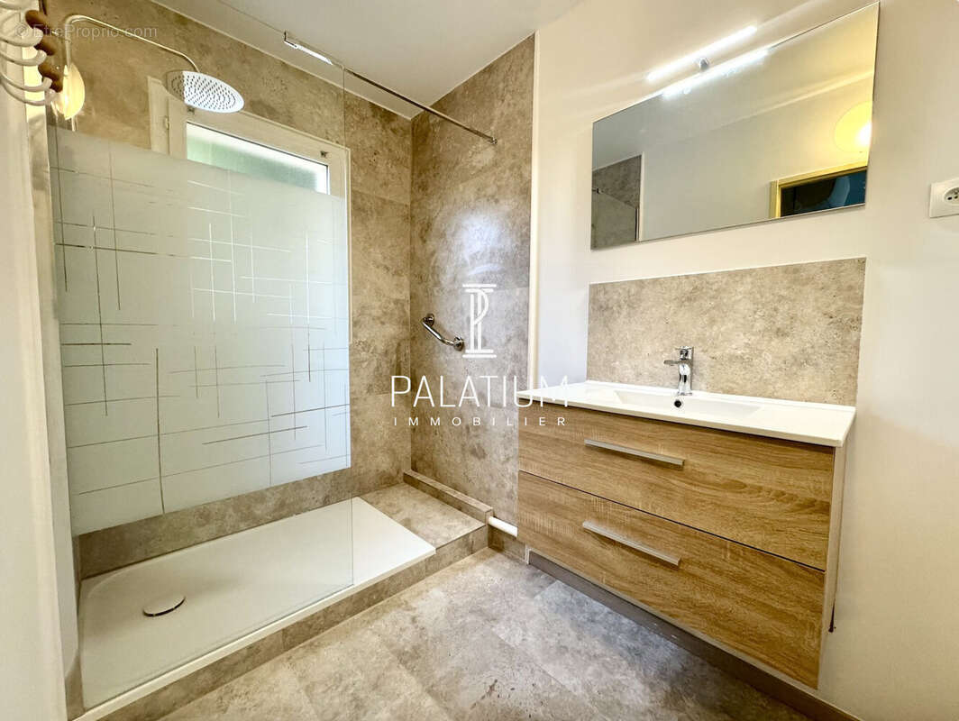 Appartement à GREOUX-LES-BAINS