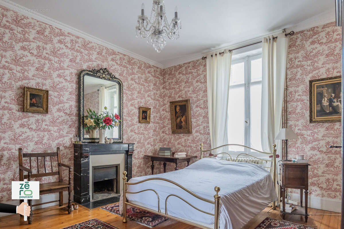 Maison de maître du XIX? siècle : un joyau rare en plein cœur de La Roche-sur-Yon - photo 19