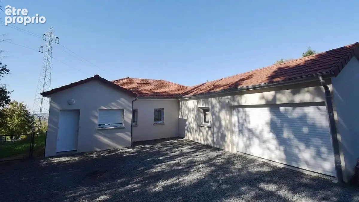 À VENDRE - CREUZIER-LE-VIEUX - Maison de plain-pied d'environ 118,92 m² - photo 1
