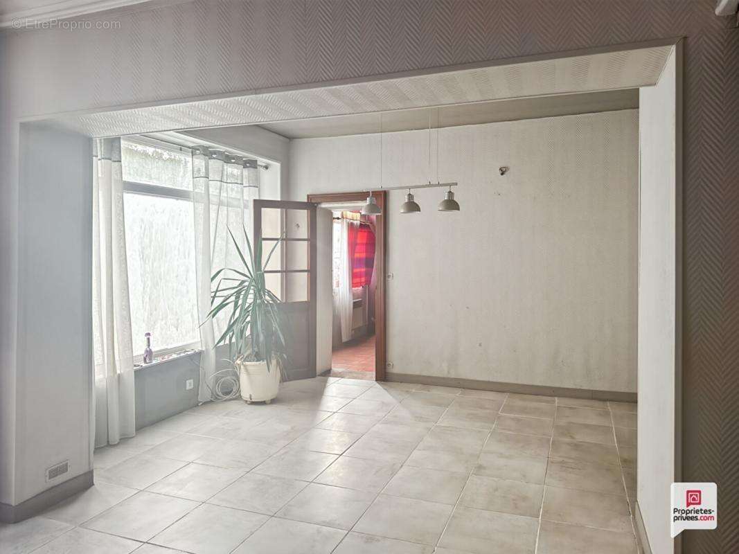Maison à PRECIGNE