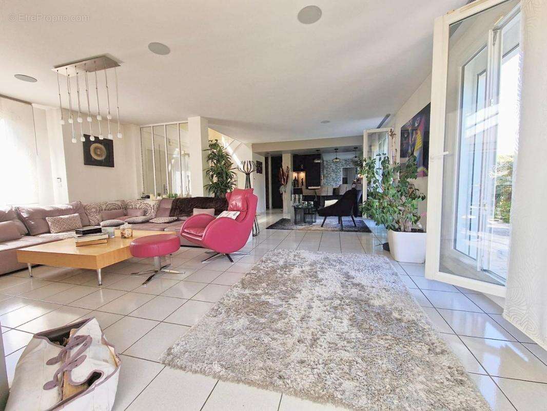 Maison à OZOIR-LA-FERRIERE