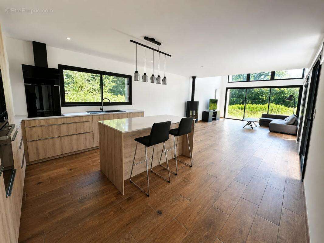Maison de 7 pièces de 184 m² à Gurunhuel - photo 4