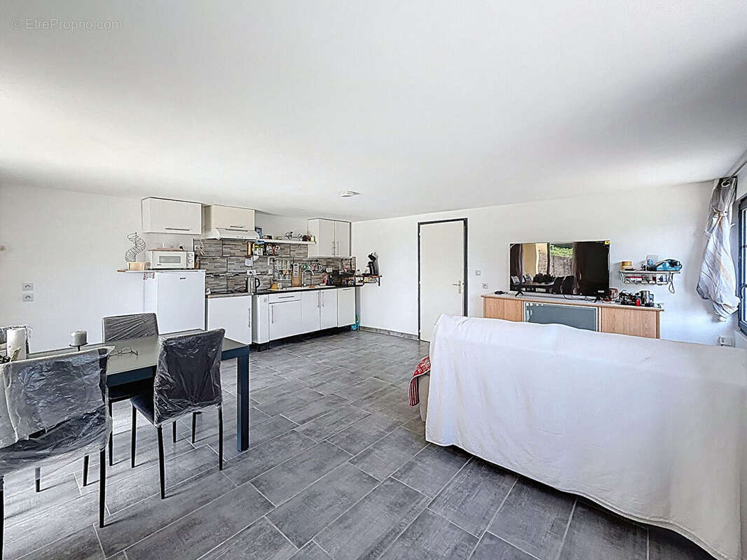 Ensemble immobilier - entièrement rénovée - photo 4