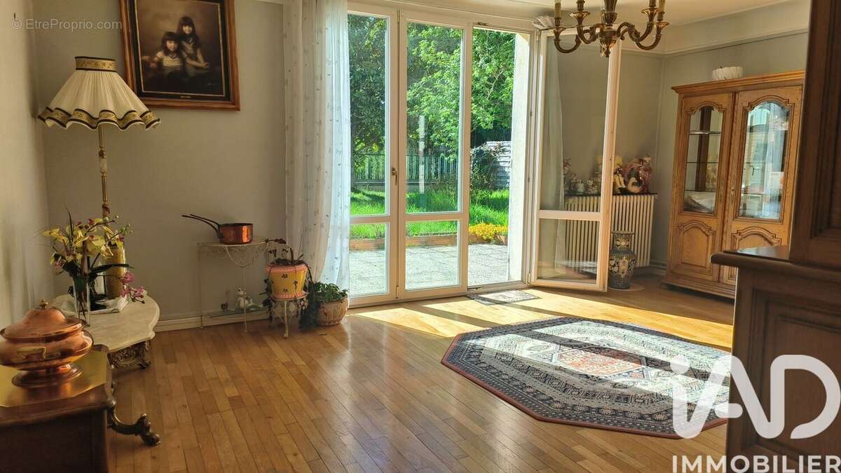 Photo 3 - Maison à SAINT-JULIEN-LES-VILLAS
