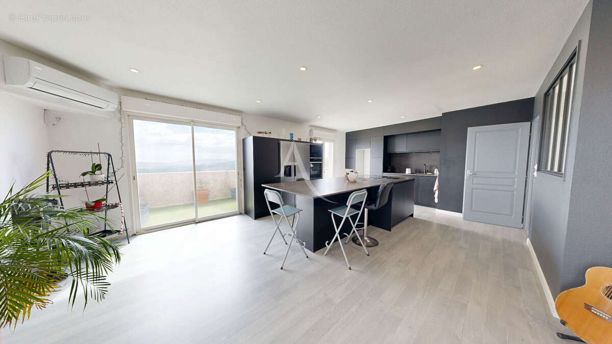 Maison-Appartement de 105m² avec vue incroyable - GARAGE + DOUBLE TERRASSE ! - photo 2